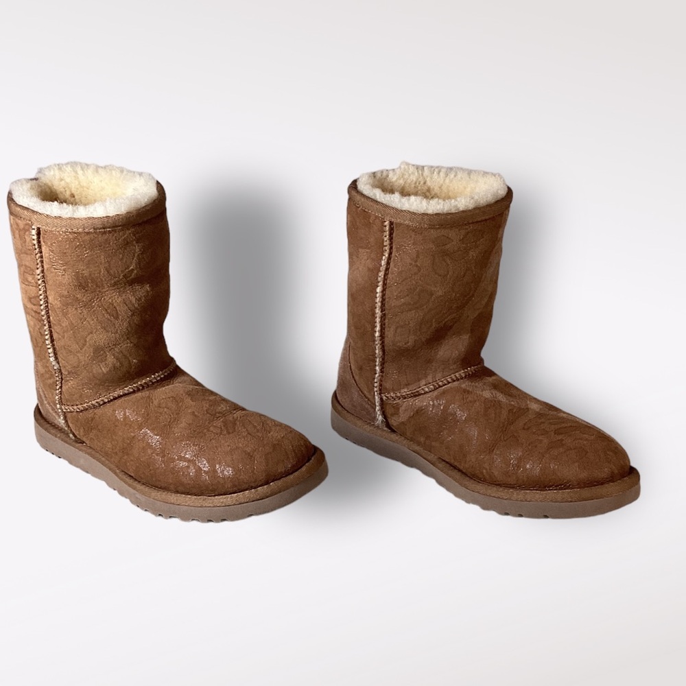 UGG Women’s Classic Short II Waterproof Boot Size 6 Brown Animal Print
